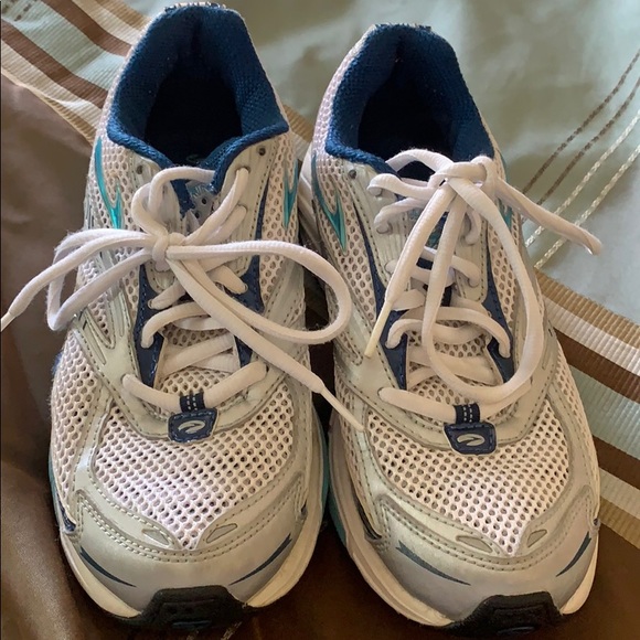 Brooks Shoes - Brooks universal platform size 6.5 medium Brooks Shoes - Brooks universal platform size 6.5 medium